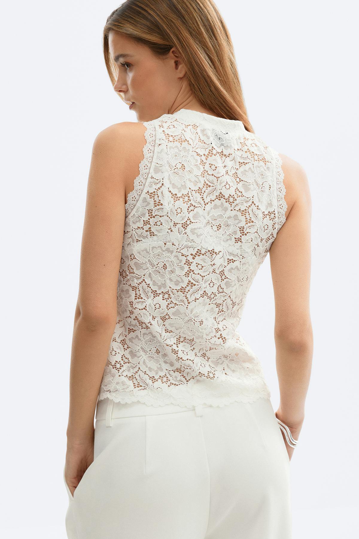 Sleeveless lace top