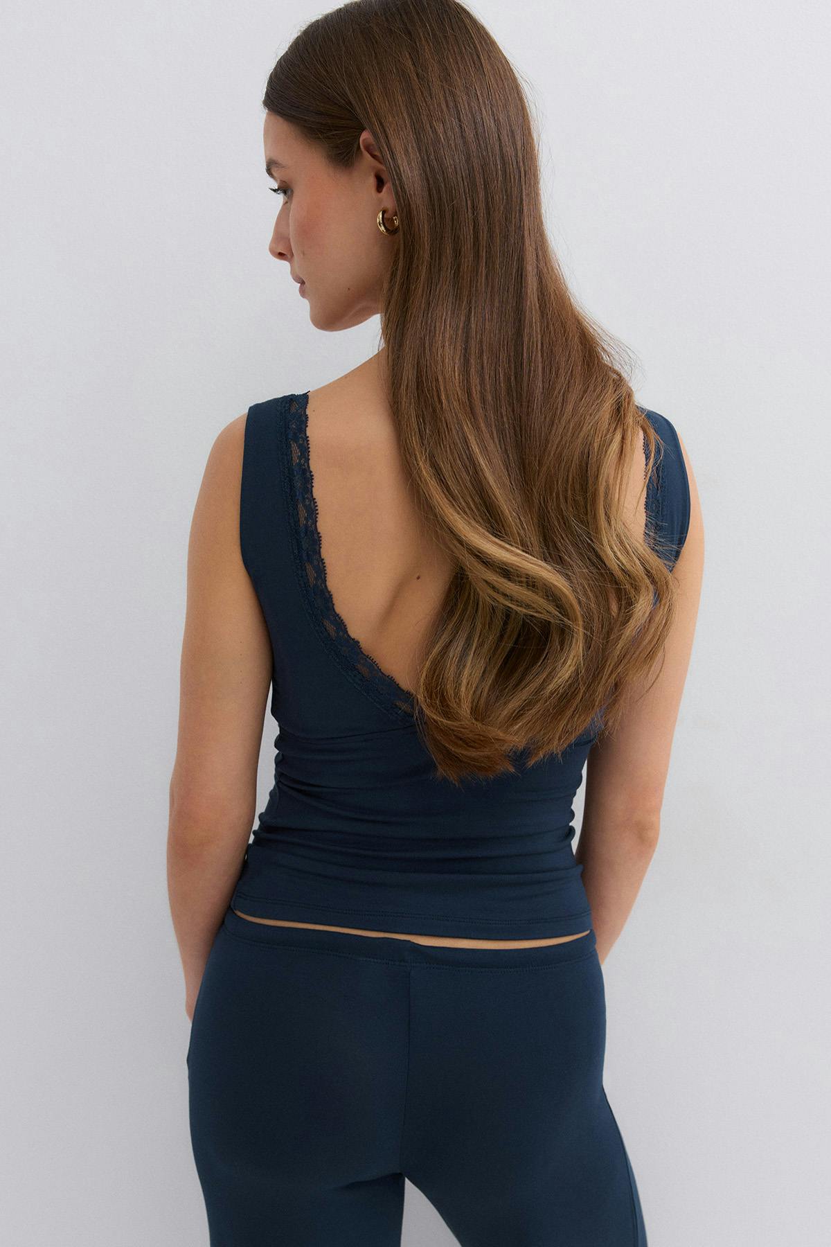 Soft v-neck singlet