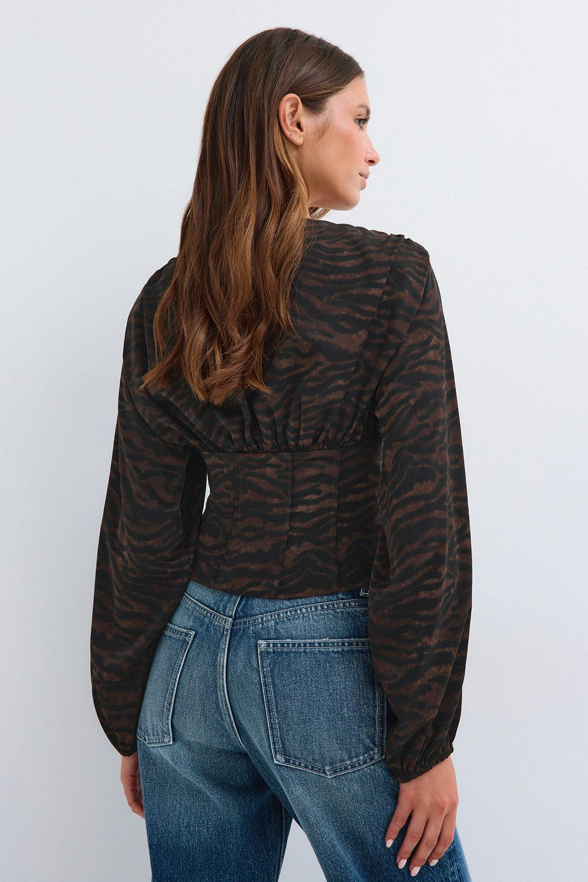 Shaped corset blouse