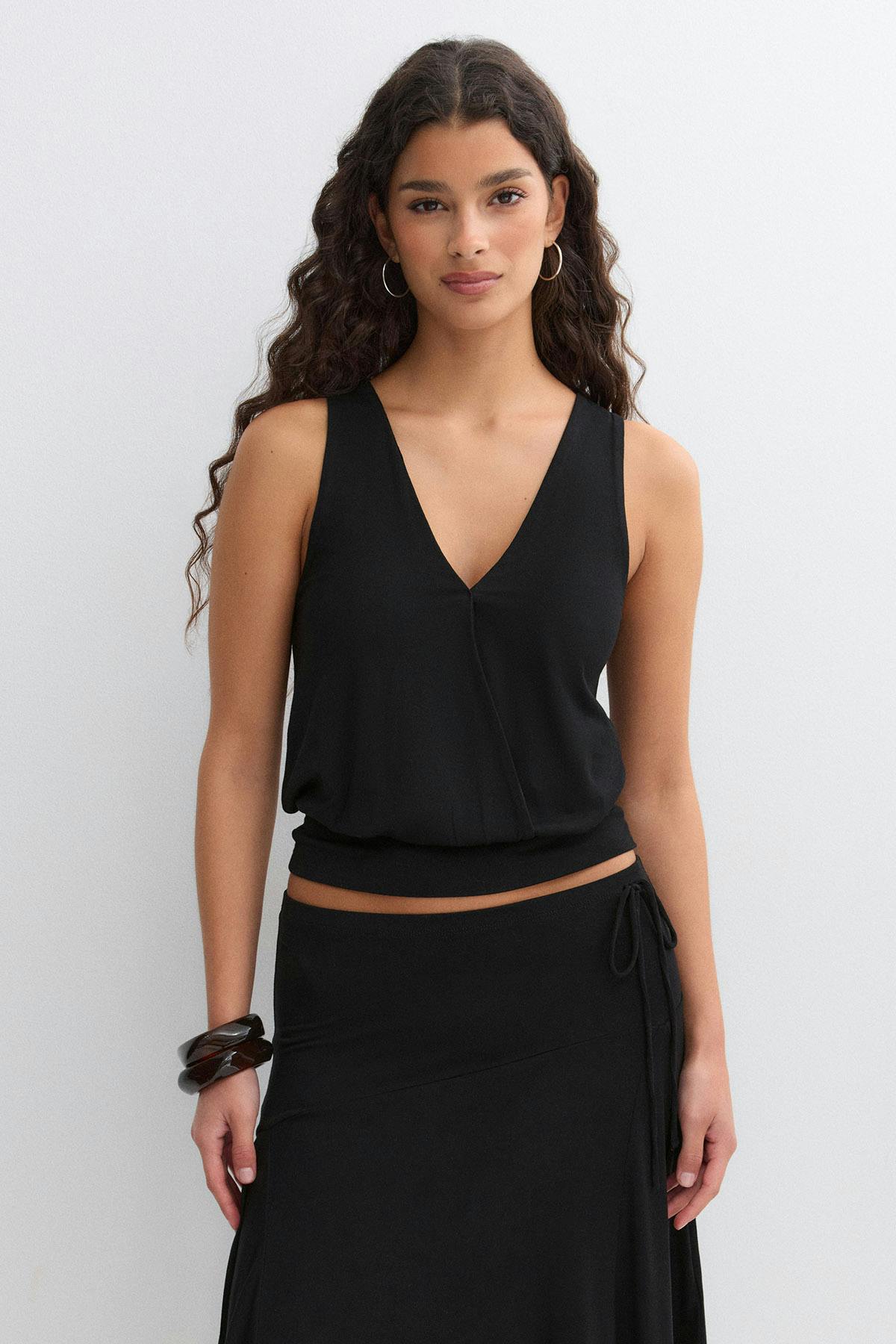Cuff detail top