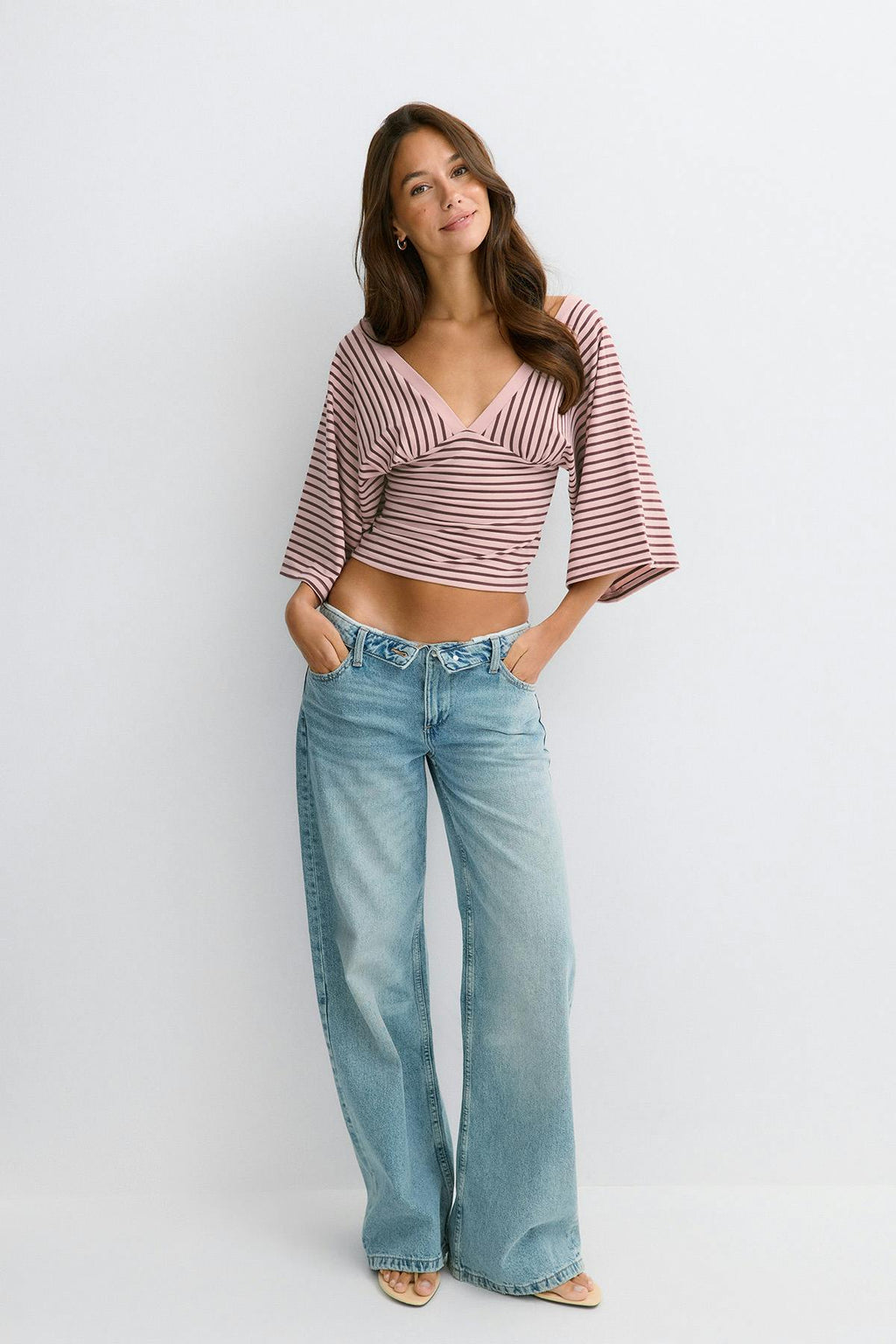 V-neck wide sleeve top