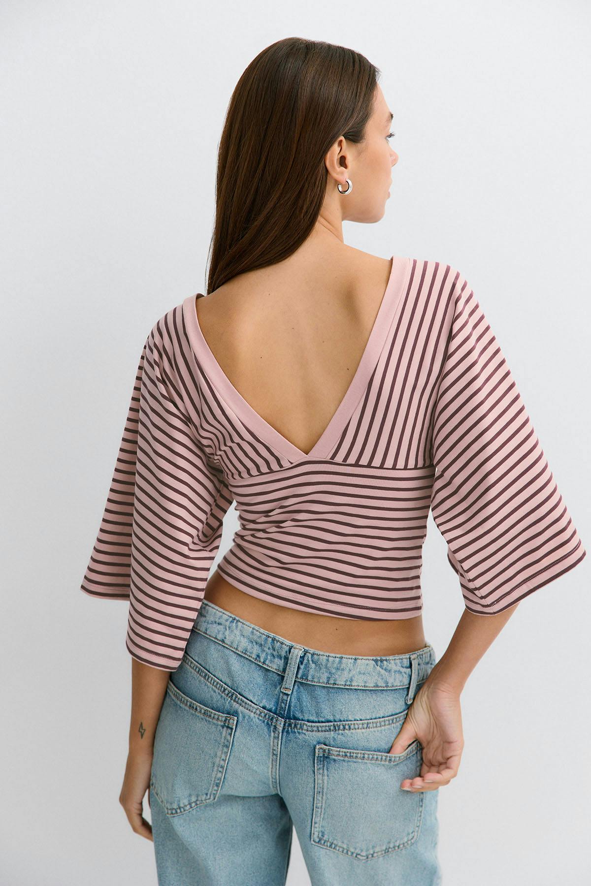 V-neck wide sleeve top
