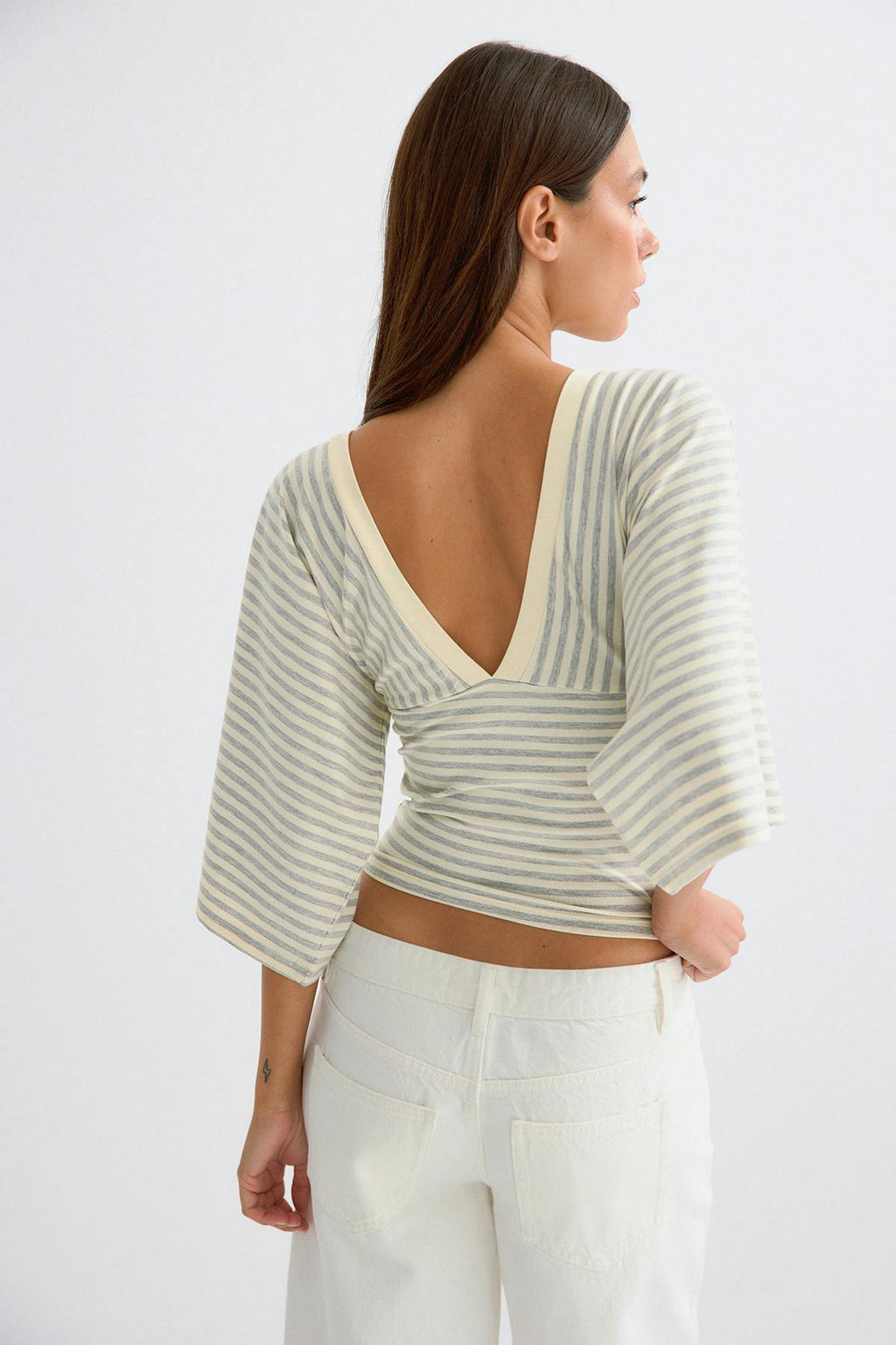 V-neck wide sleeve top