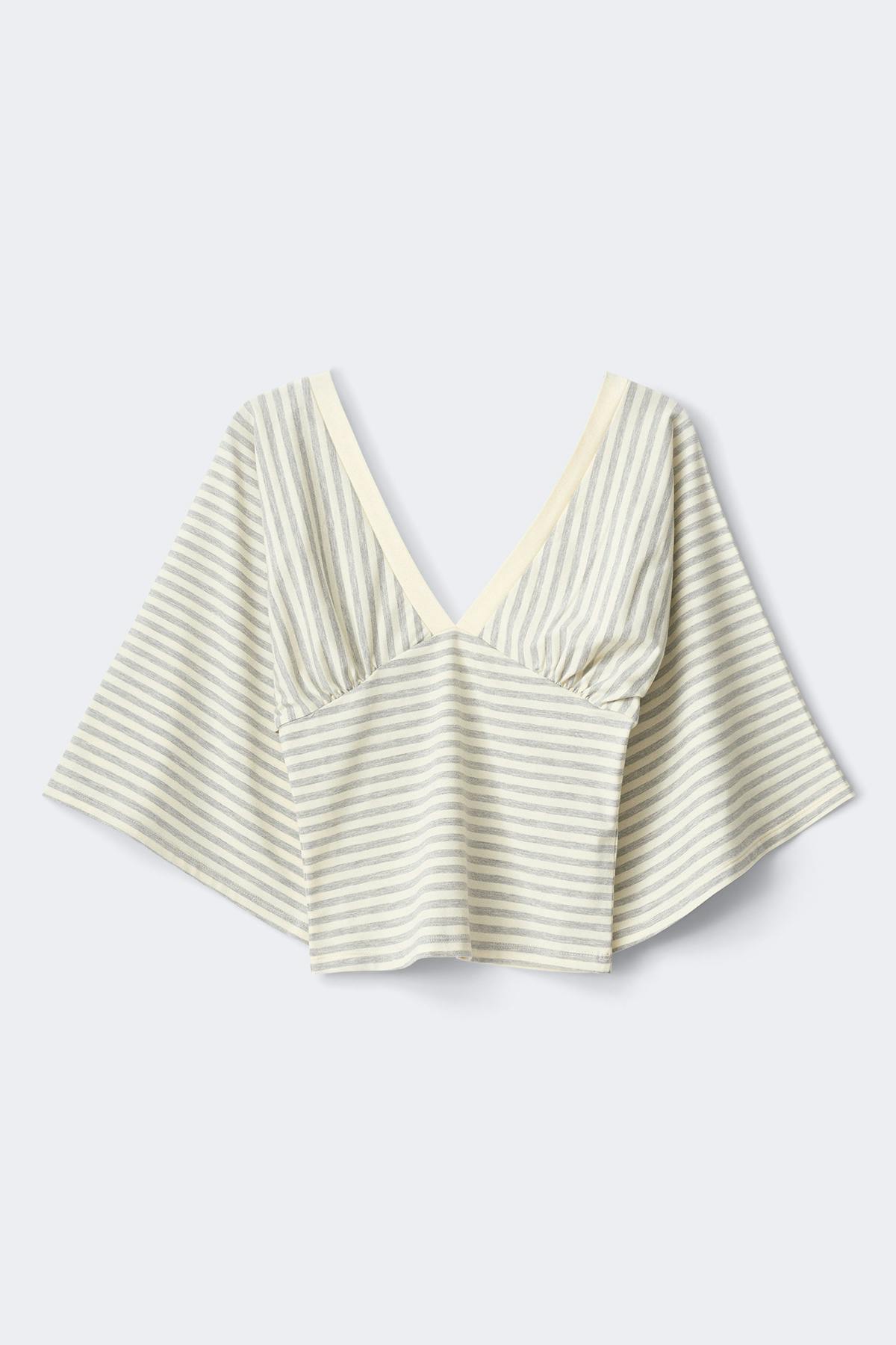 V-neck wide sleeve top