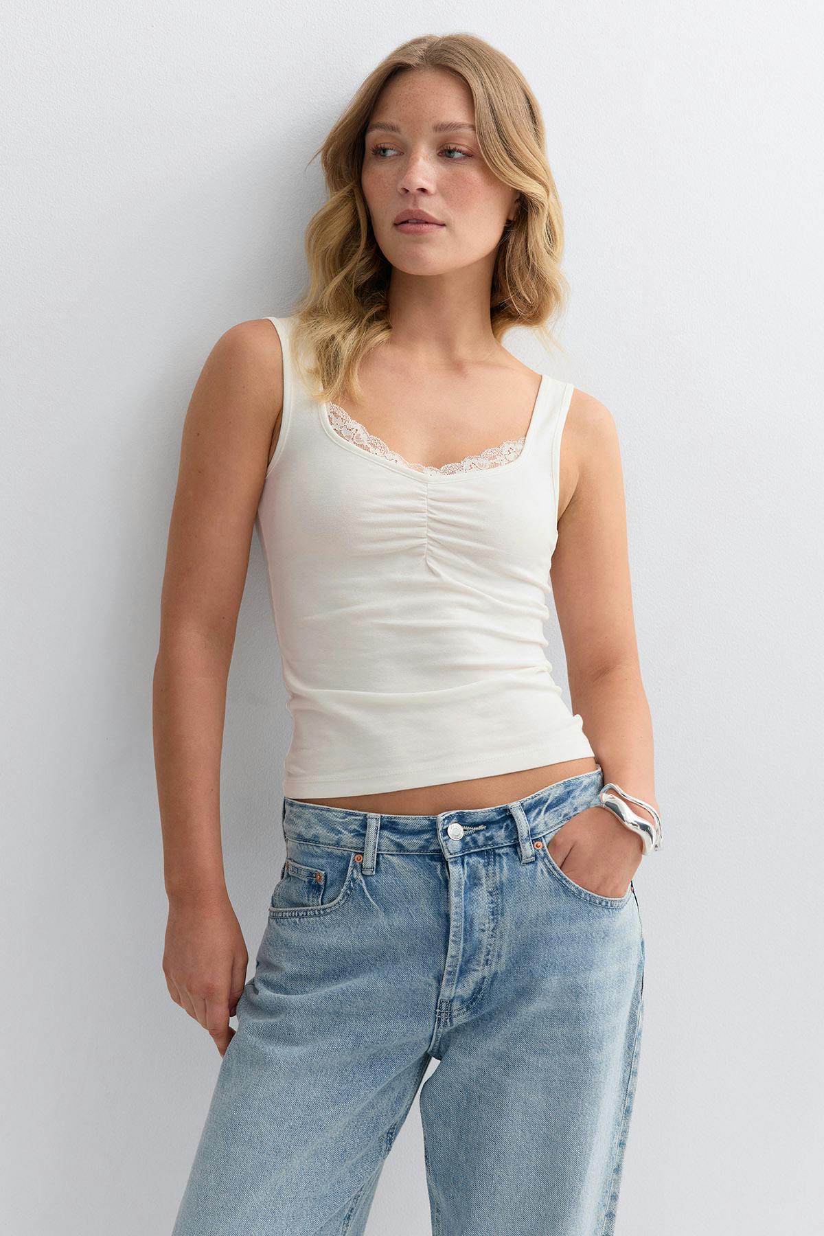Lace detail singlet