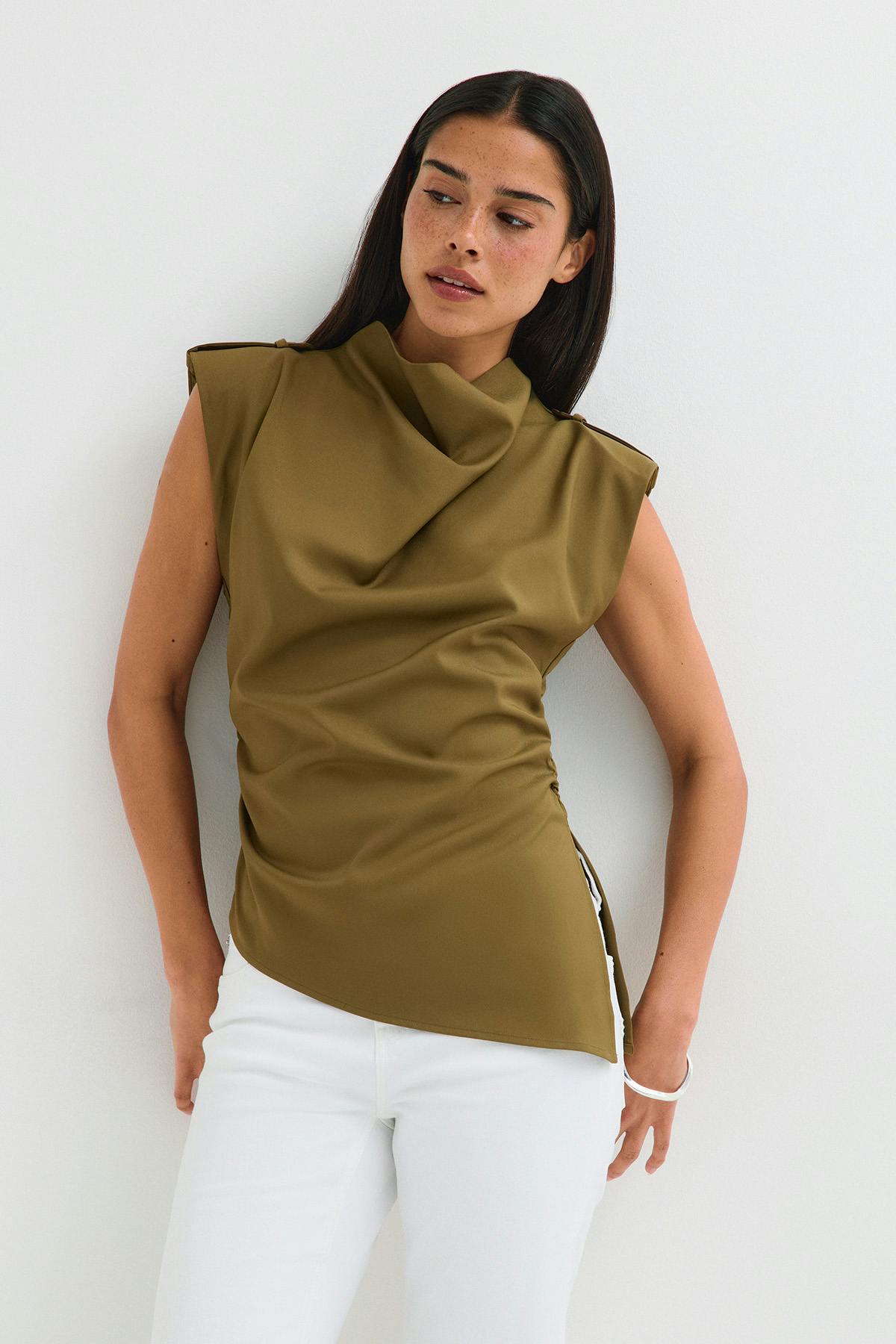 Shoulder pads top
