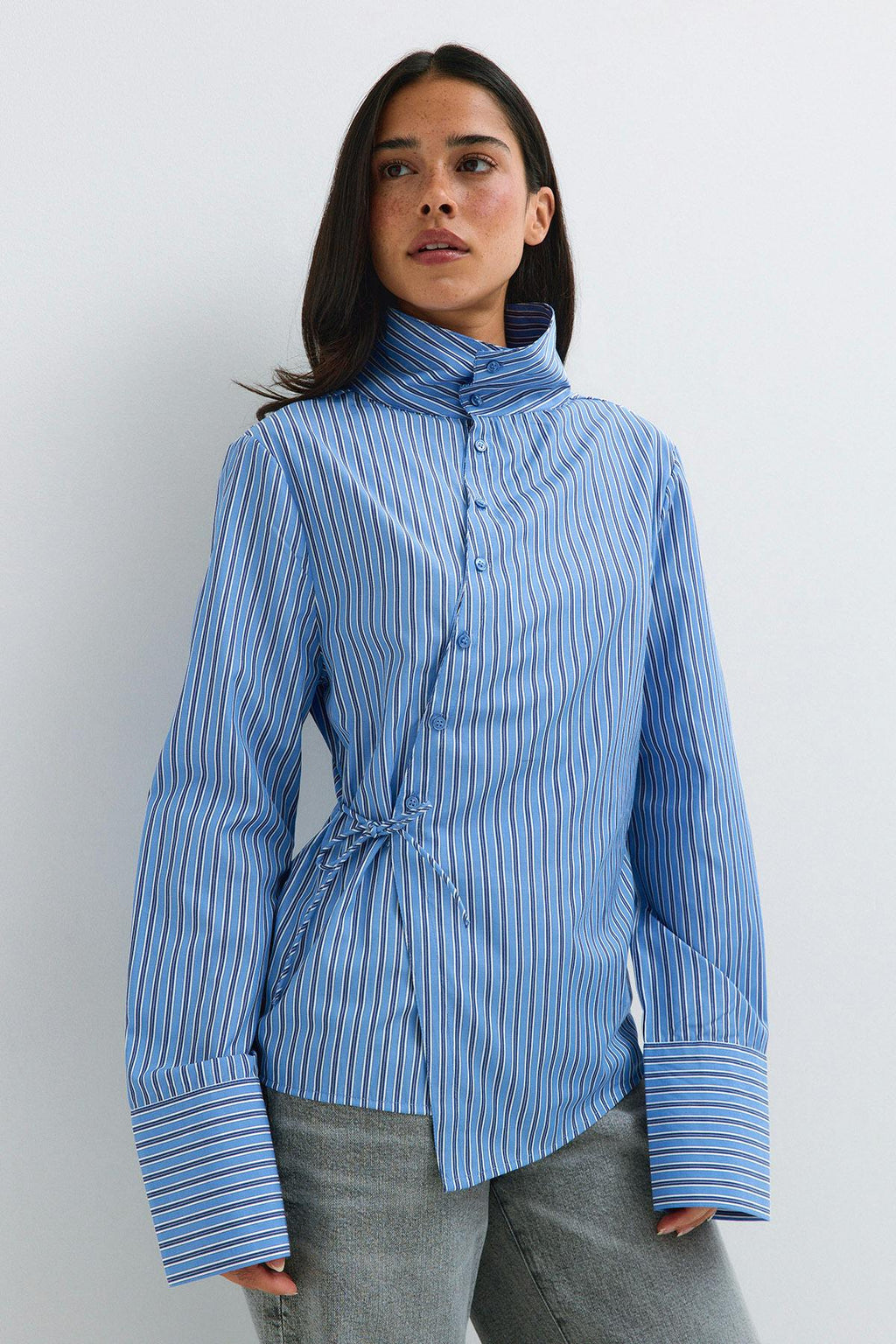 High neck shaped shirt