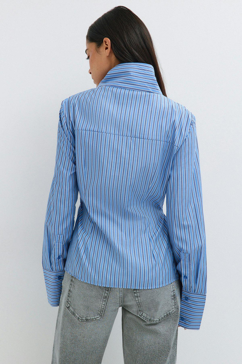 High neck shaped shirt