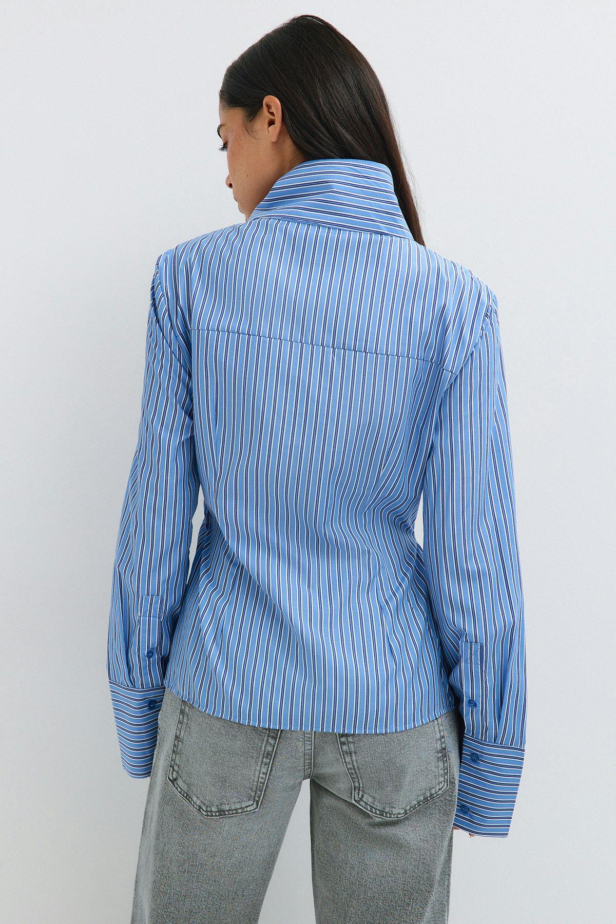 High neck shaped shirt