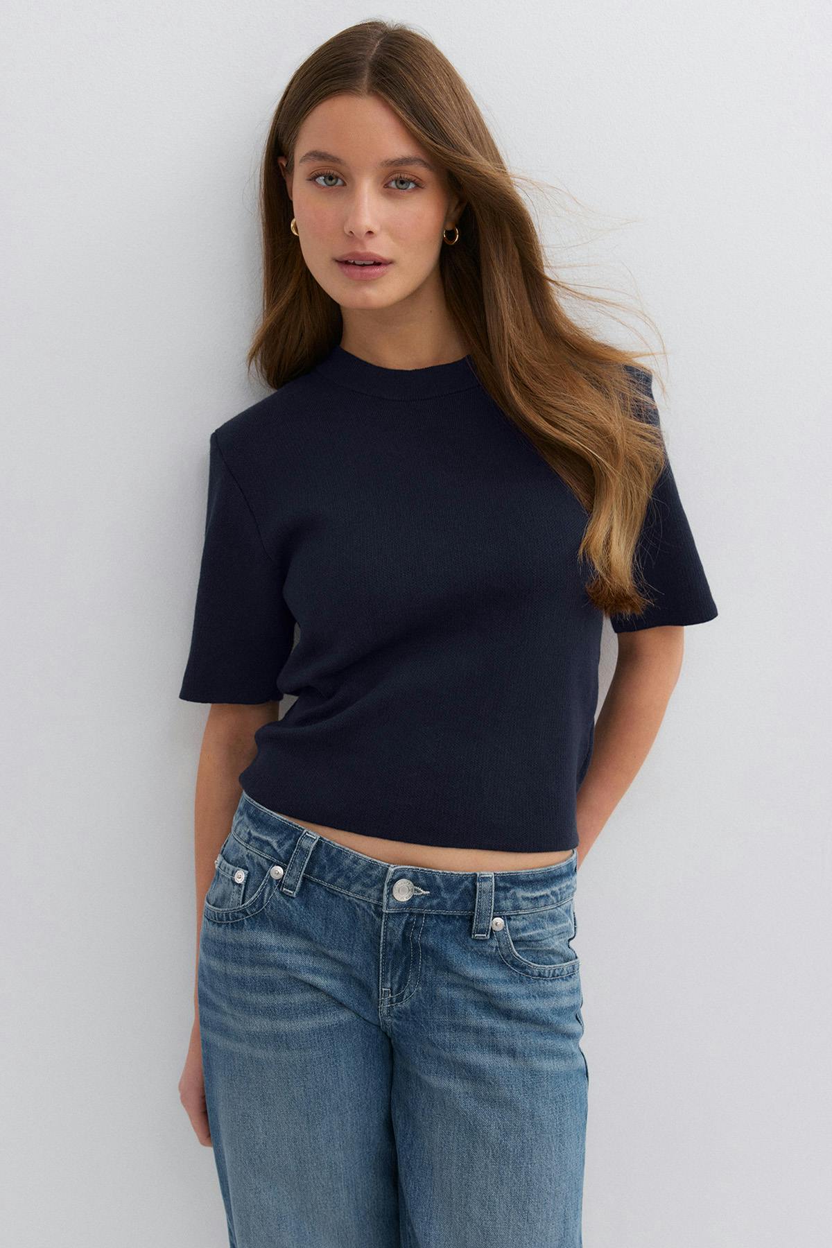 Shoulder pad knitted top