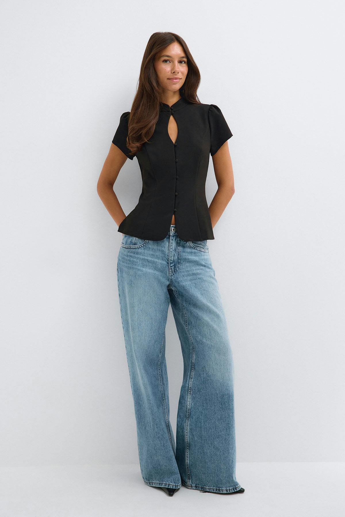 Keyhole top