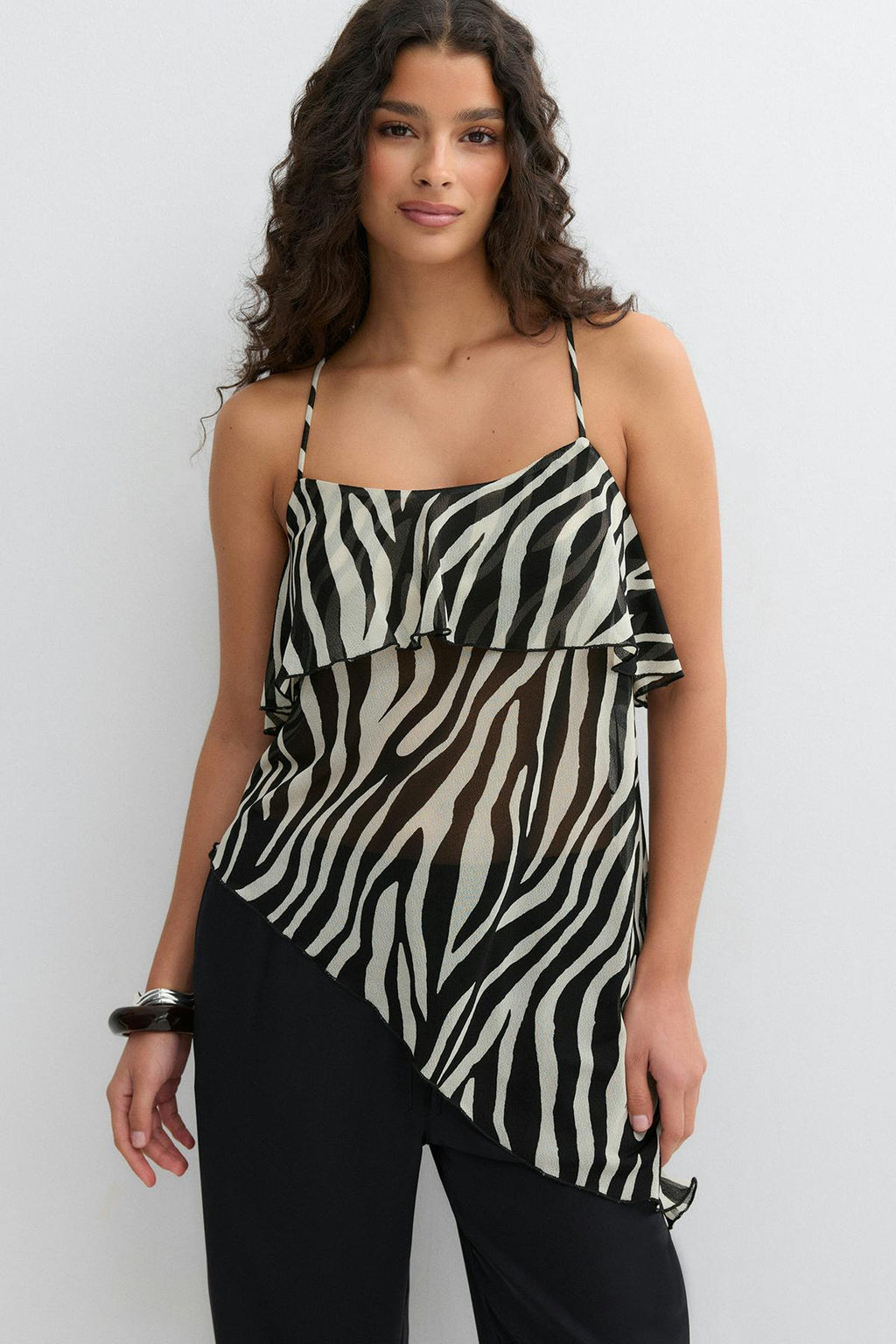 Asymmetric frill singlet