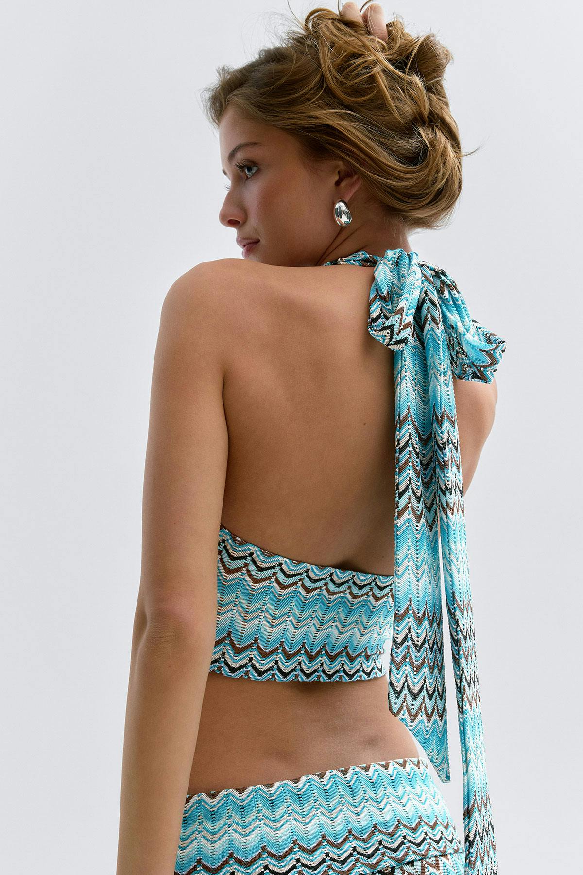 14+ halterneck top