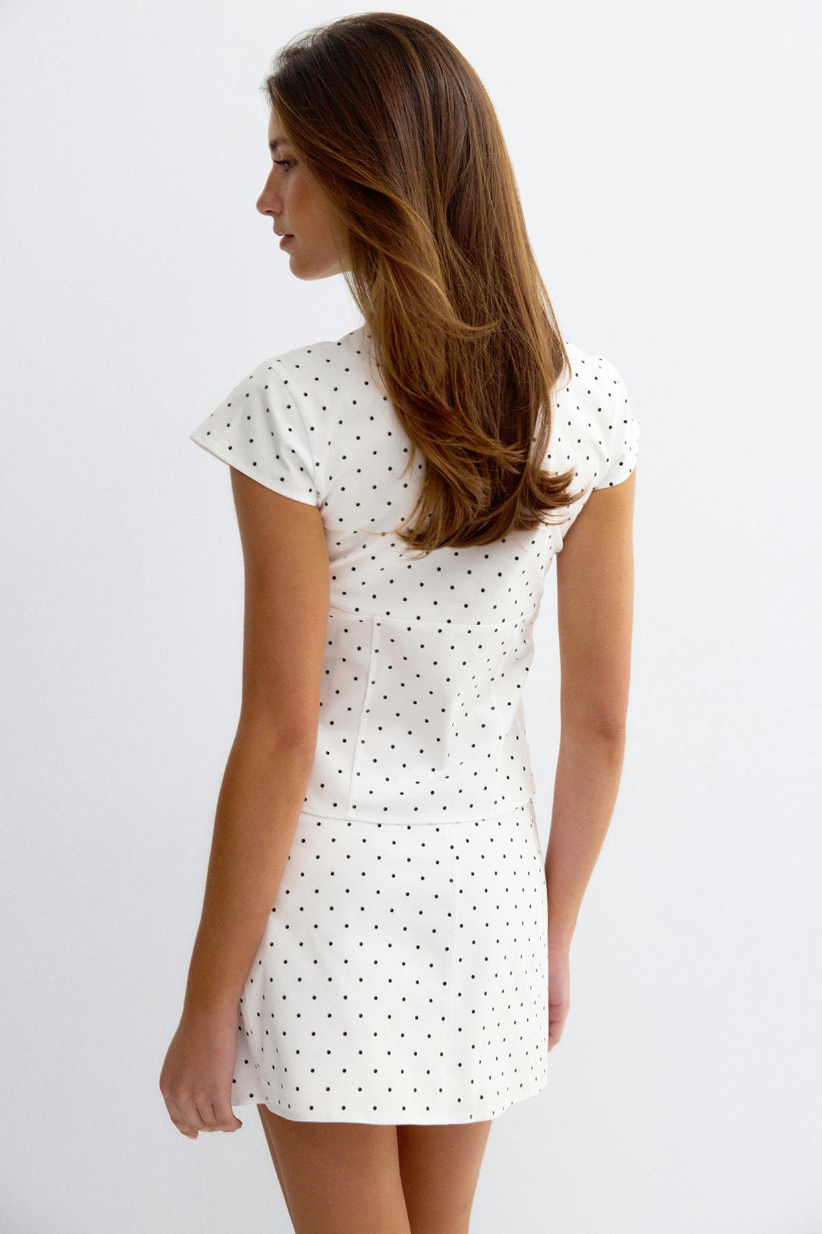 Keyhole top