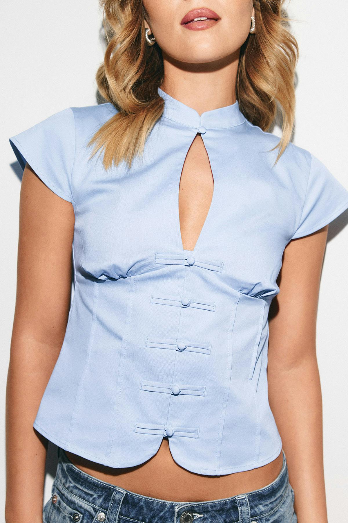 Keyhole top