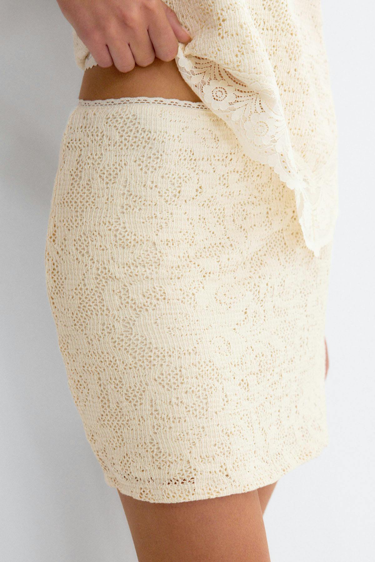 Lace mini skirt