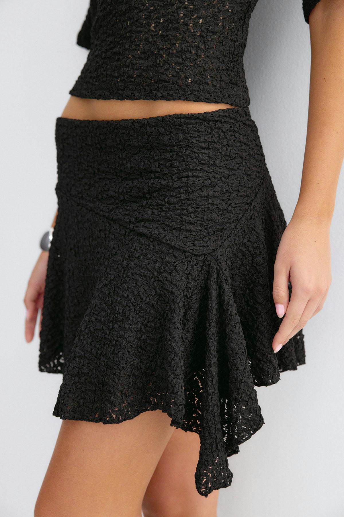 Textured mini skirt
