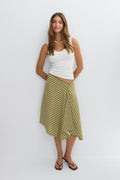 Asymmetric skirt
