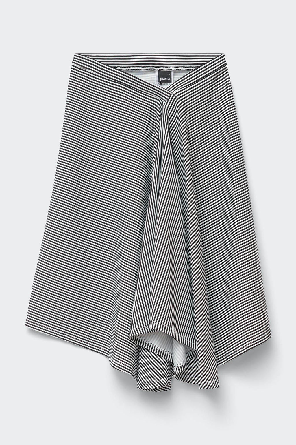 Asymmetric skirt