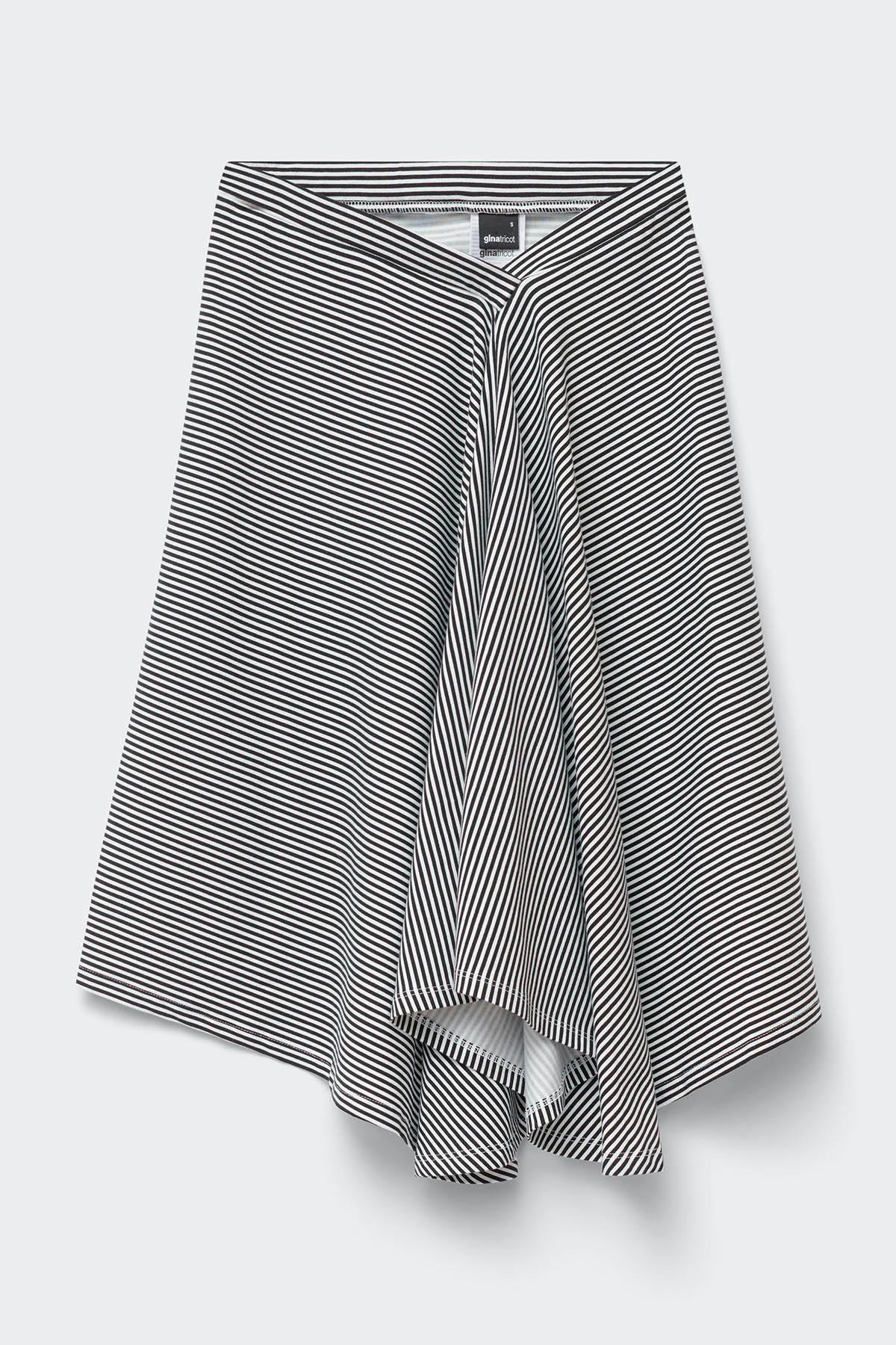 Asymmetric skirt