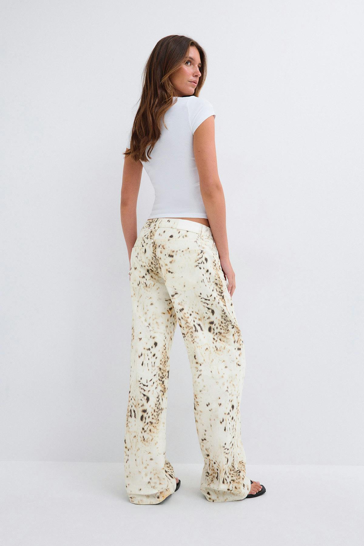 Low wild wide jeans