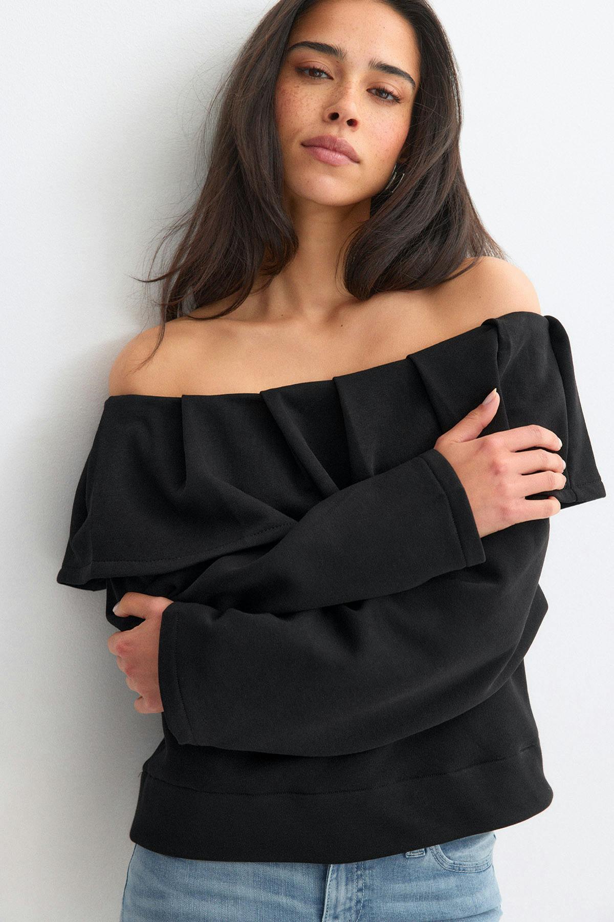 Re tok off shoulder sweater