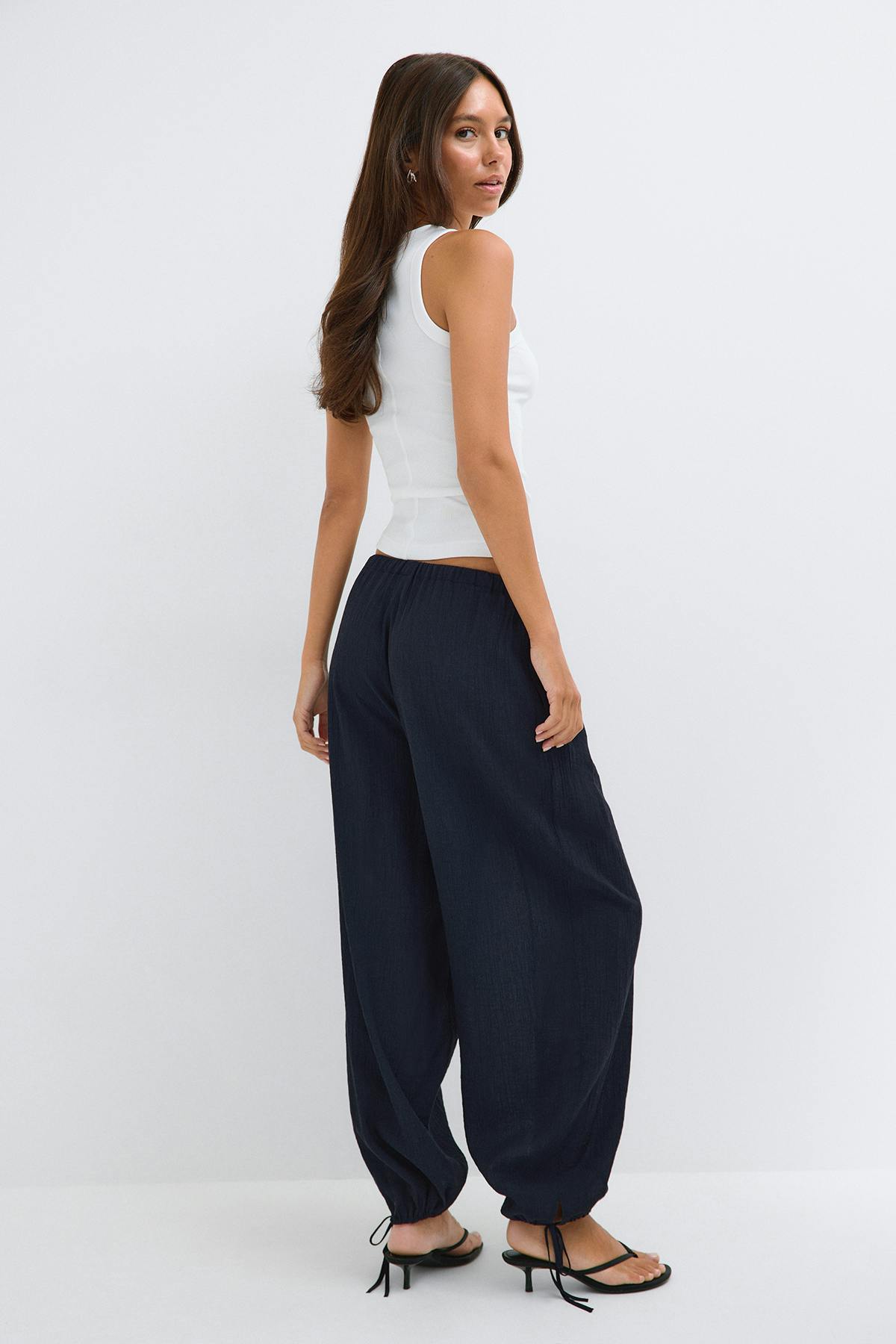 Balloon trousers