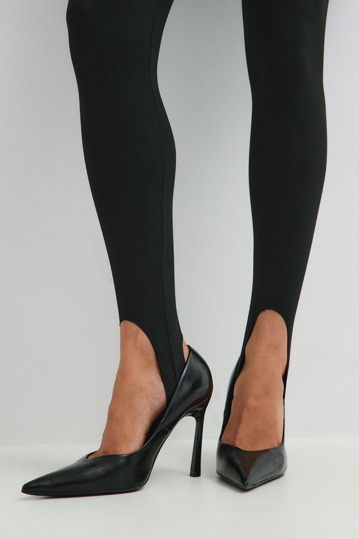 Stirrup tights