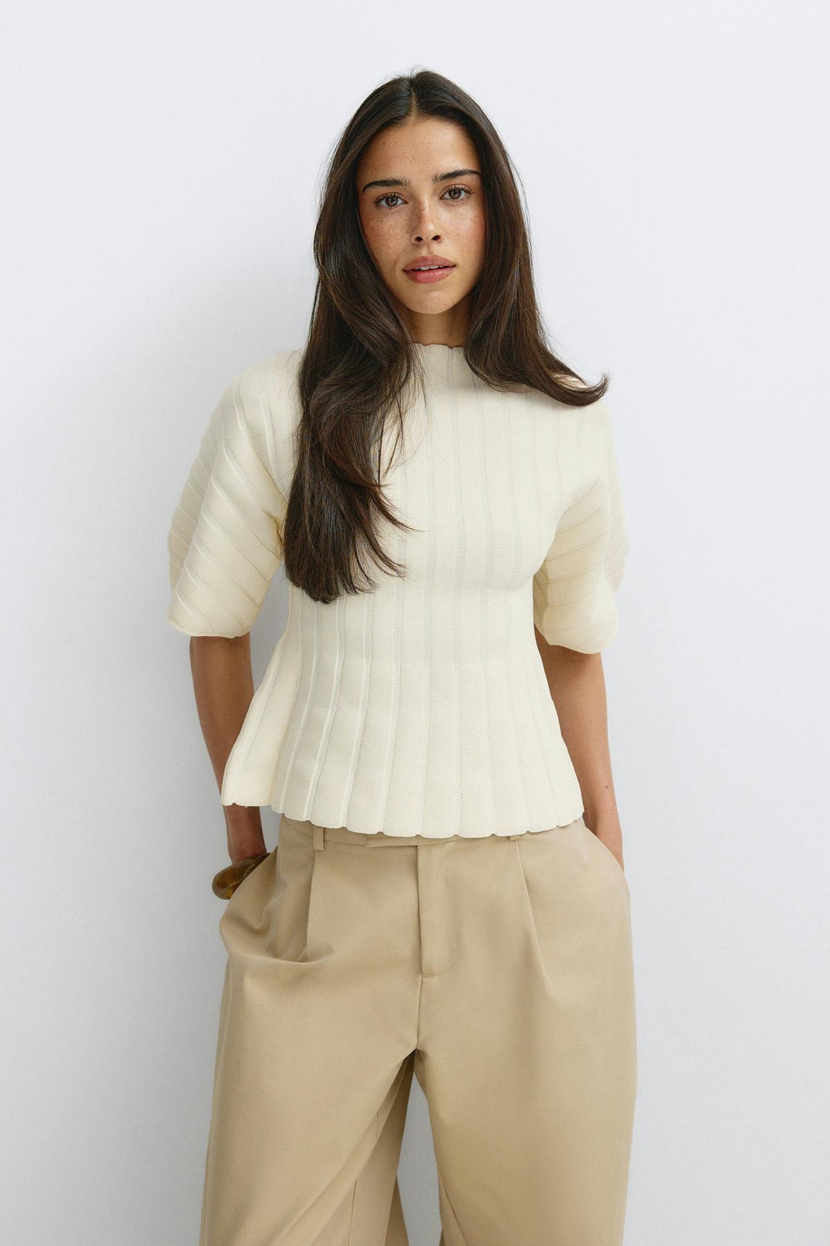 Shaped knitted top
