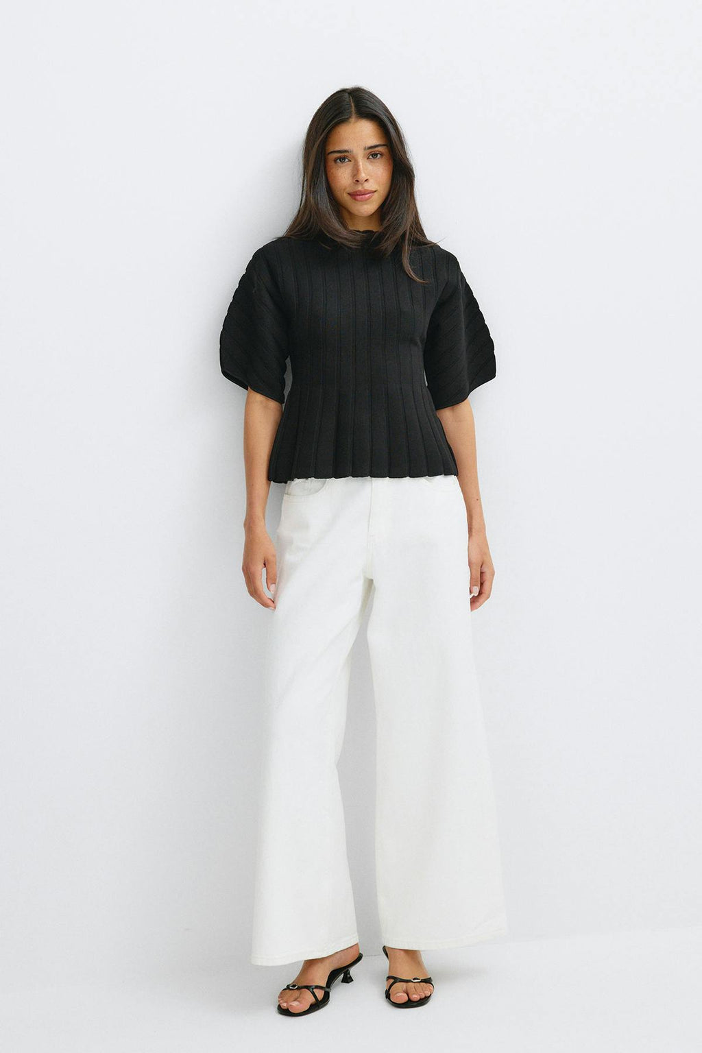 Shaped knitted top