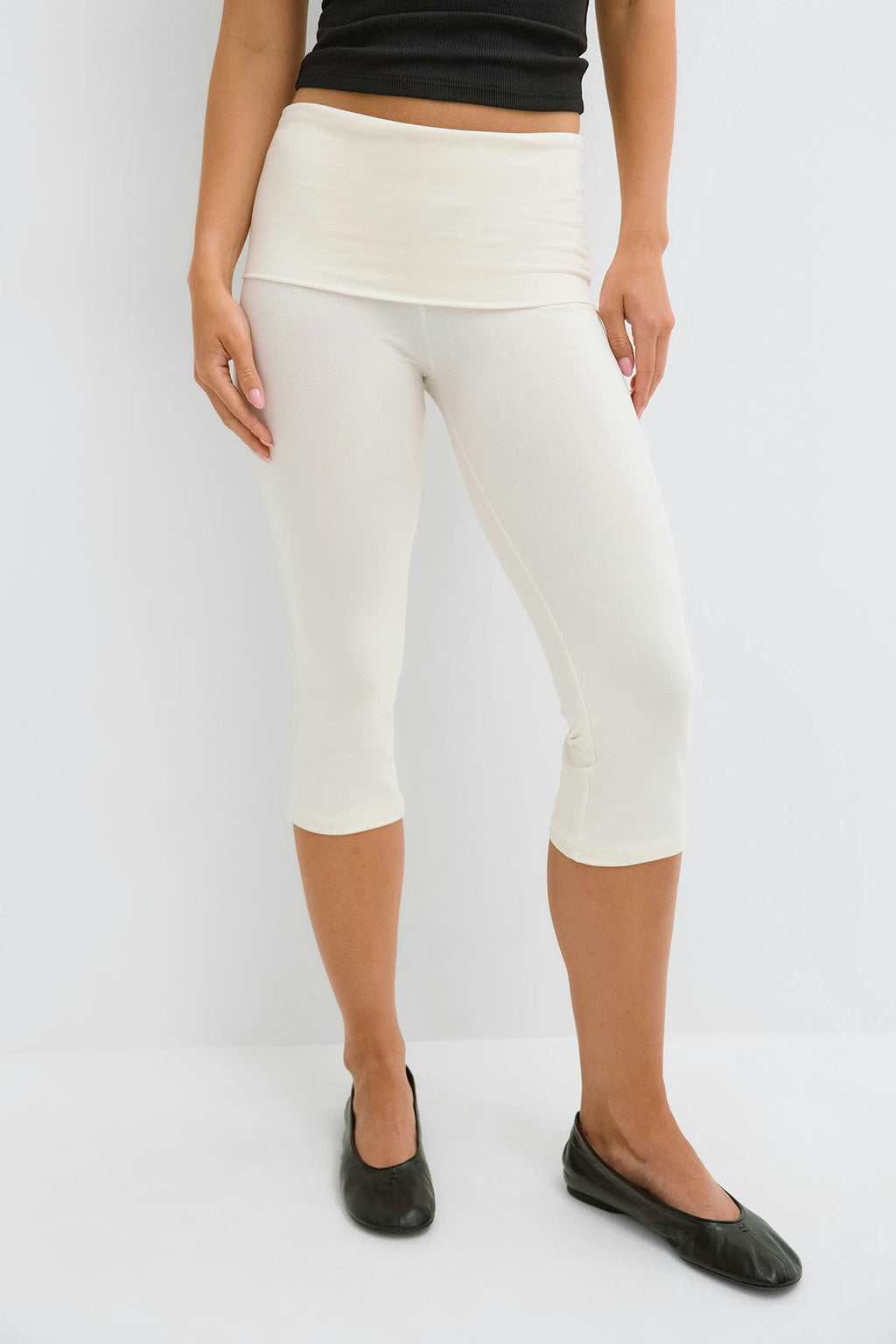 Folded capri trousers