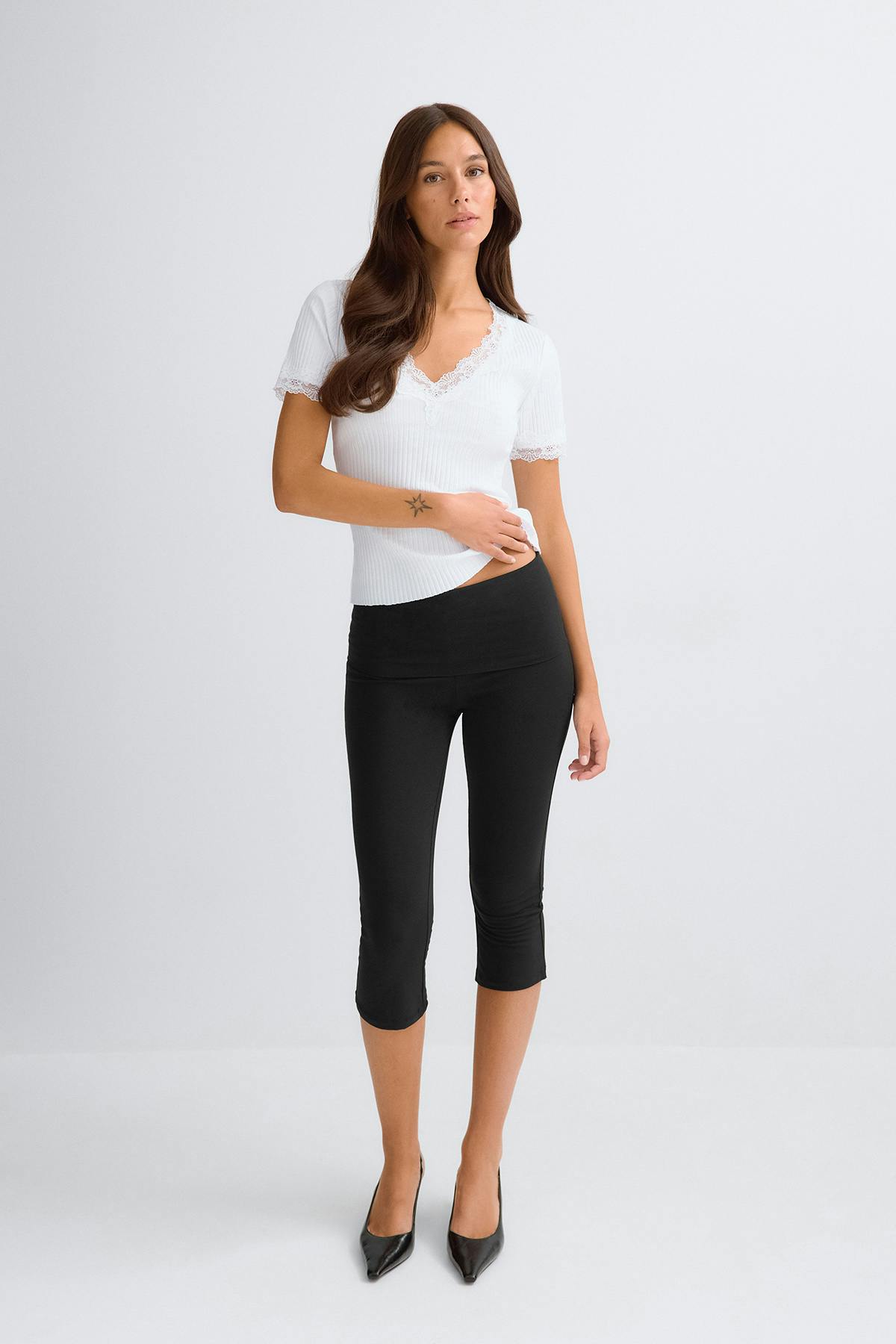 Folded capri trousers