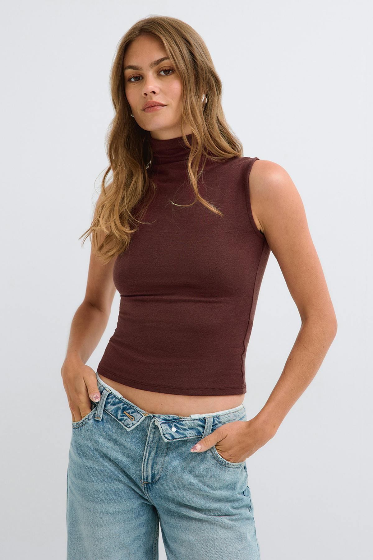 Funnel neck top