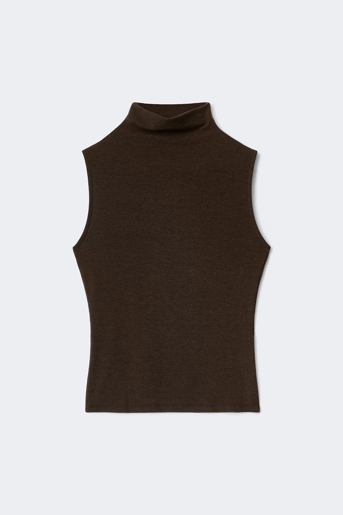 Funnel neck top