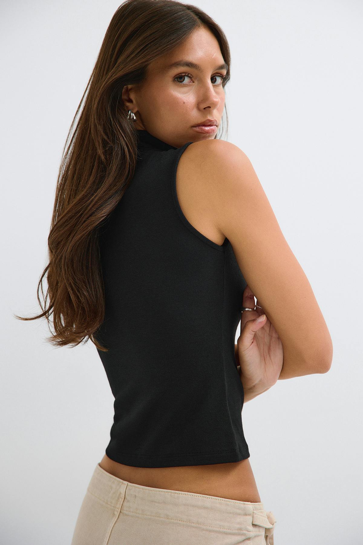 Funnel neck top