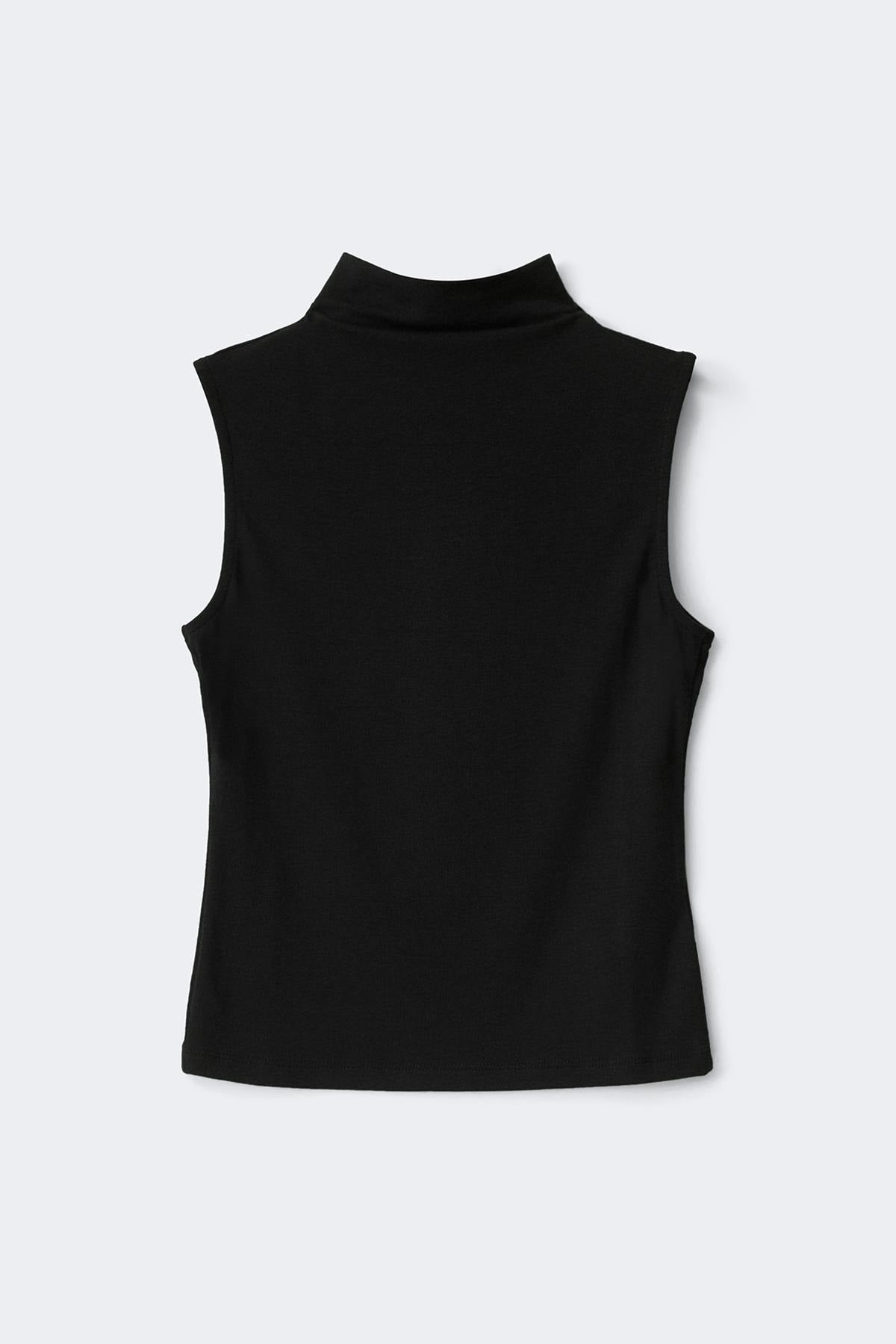 Funnel neck top