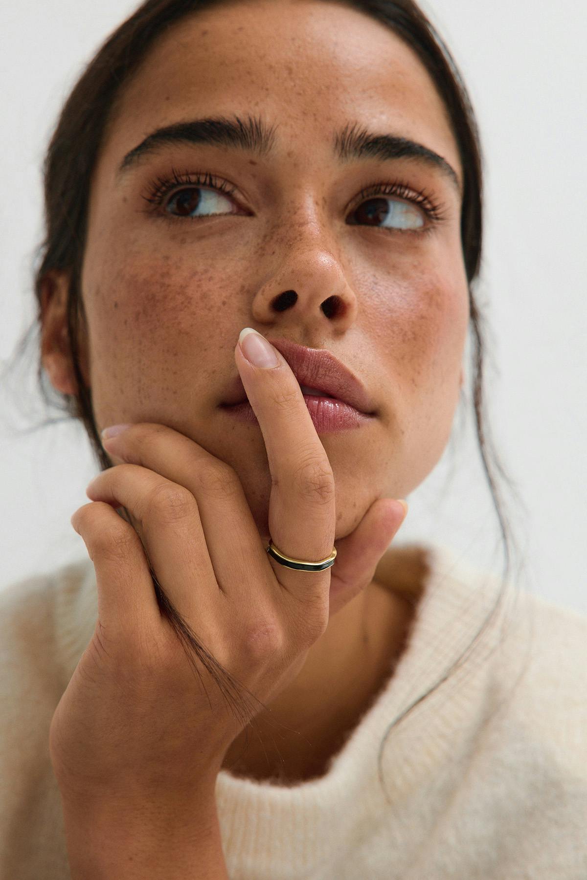 Wavy ring