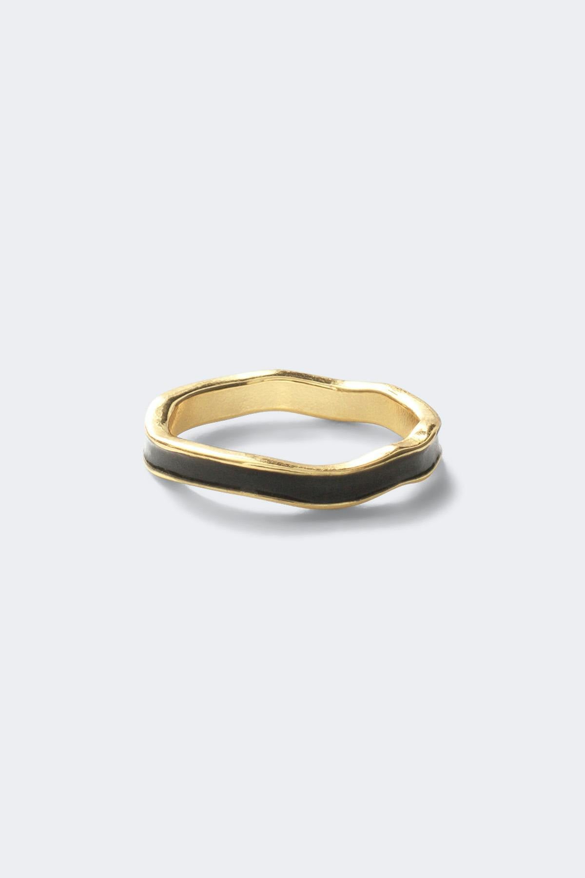 Wavy ring