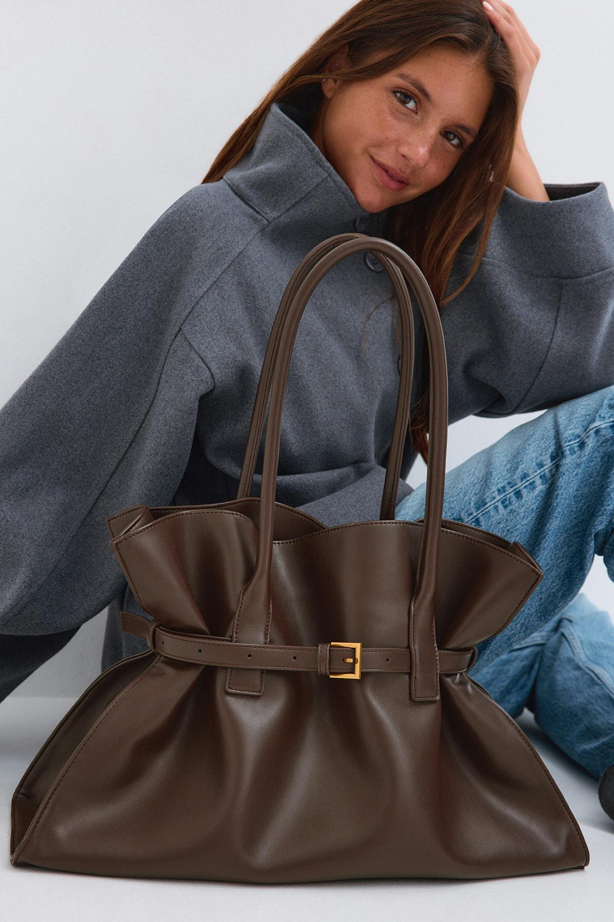 Belted tote bag