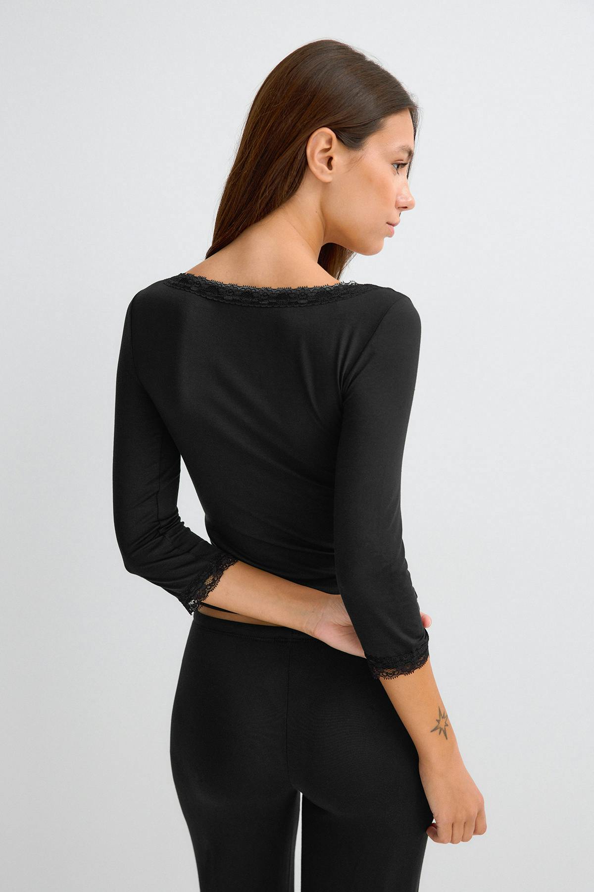 Quarter sleeve loungewear top