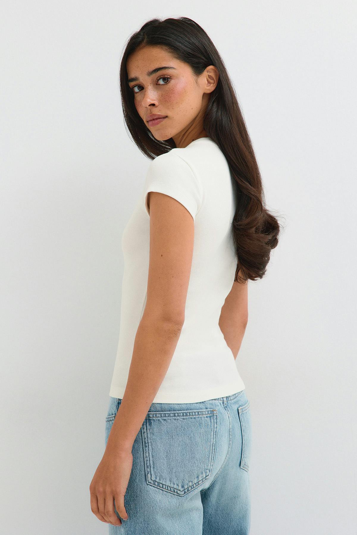 Button rib top