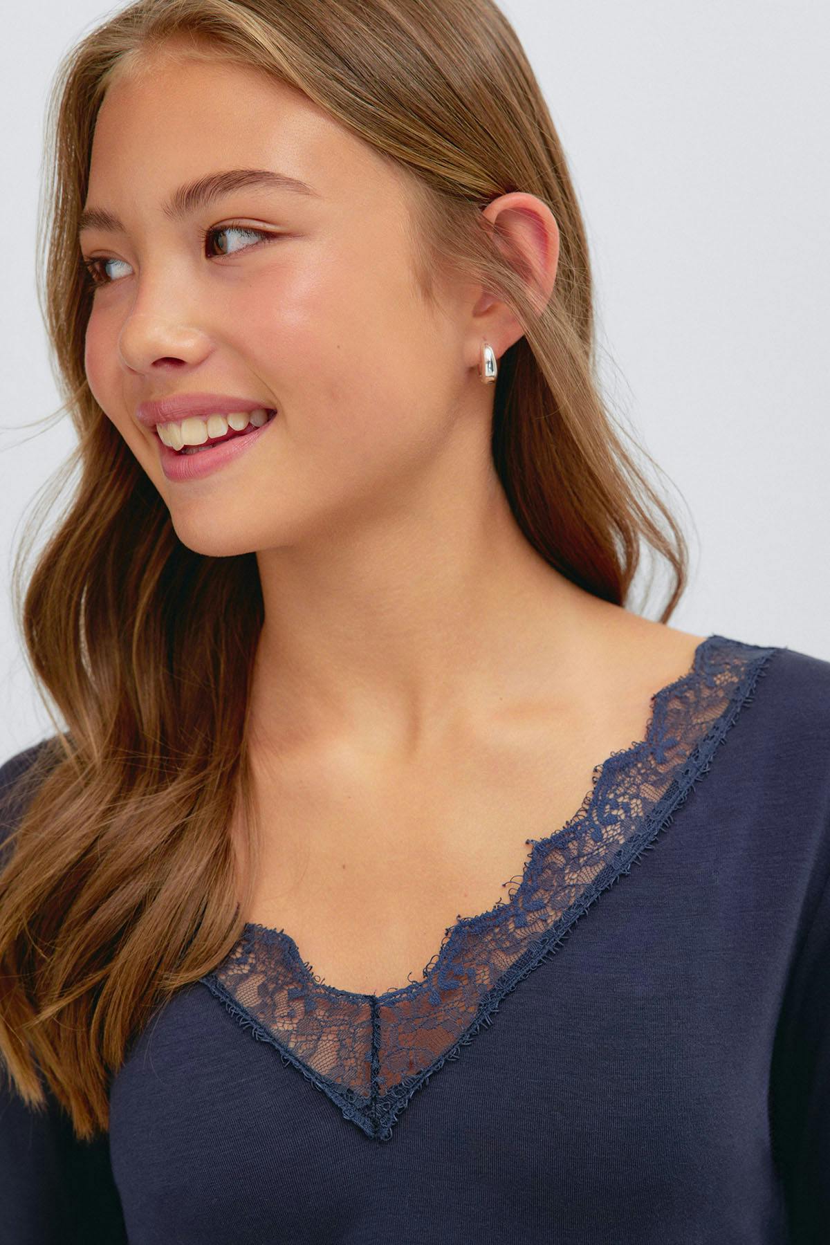Y lace quarter sleeve top