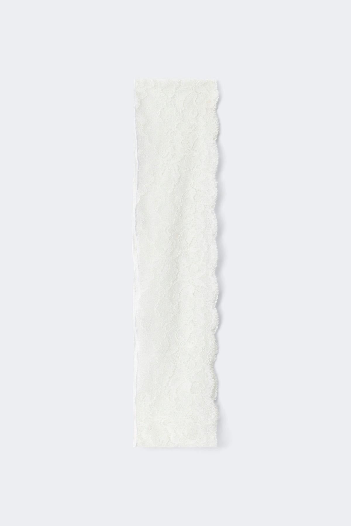 14+ lace detail belt