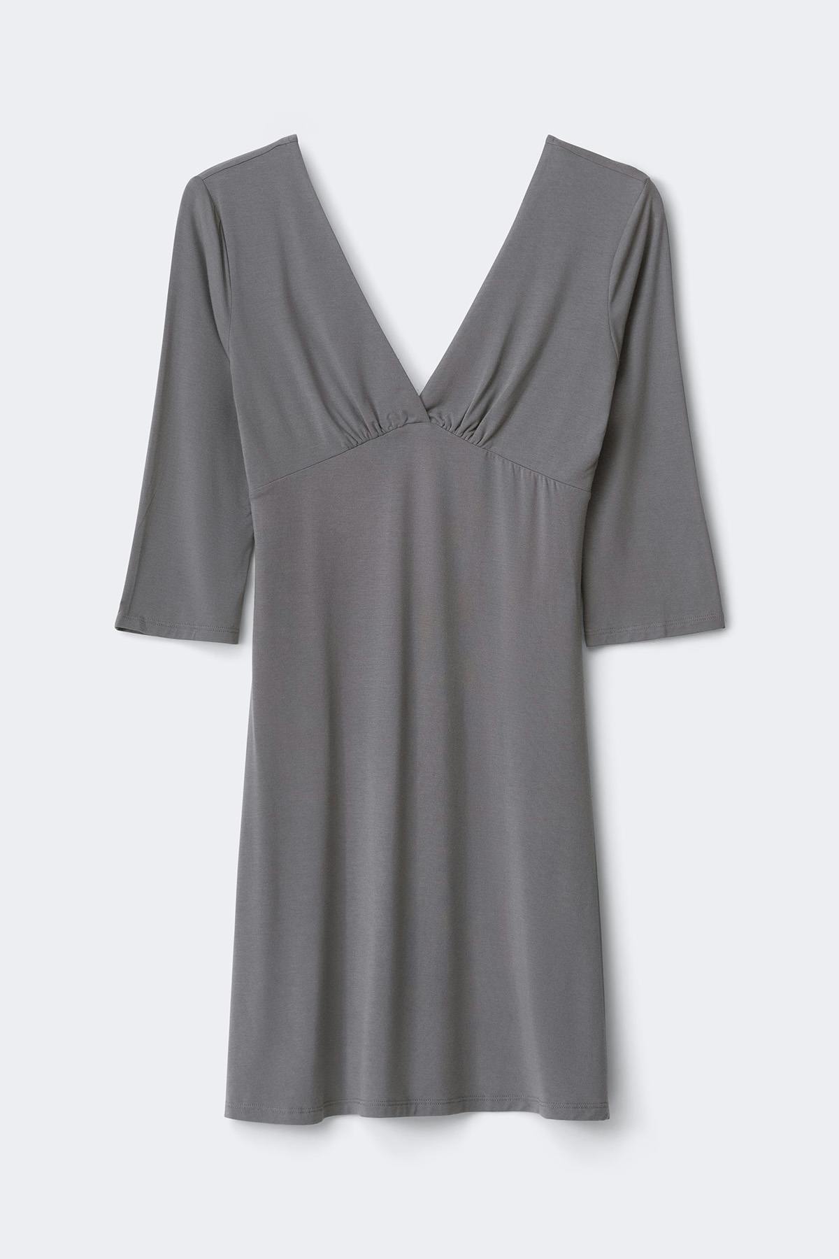V-neck quarter sleeve dress