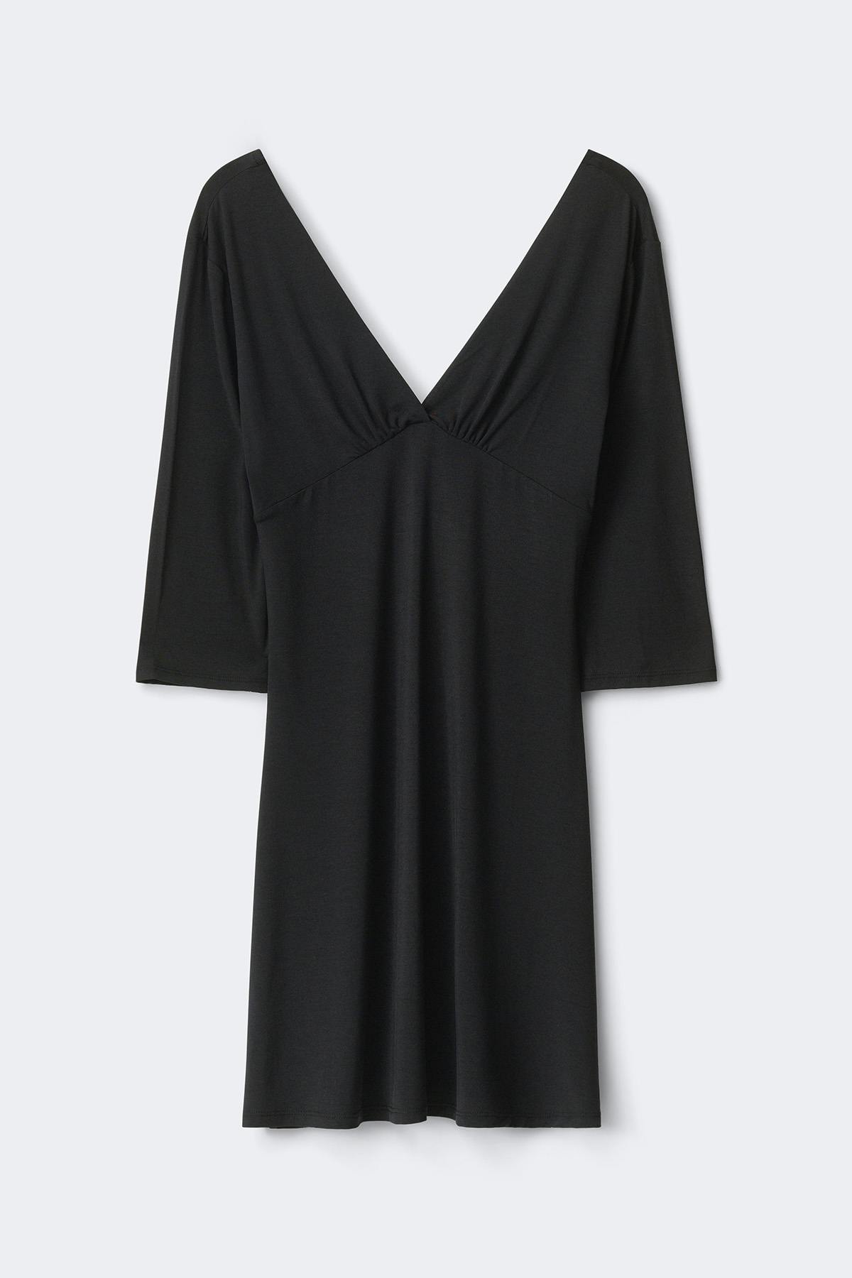 V-neck quarter sleeve dress