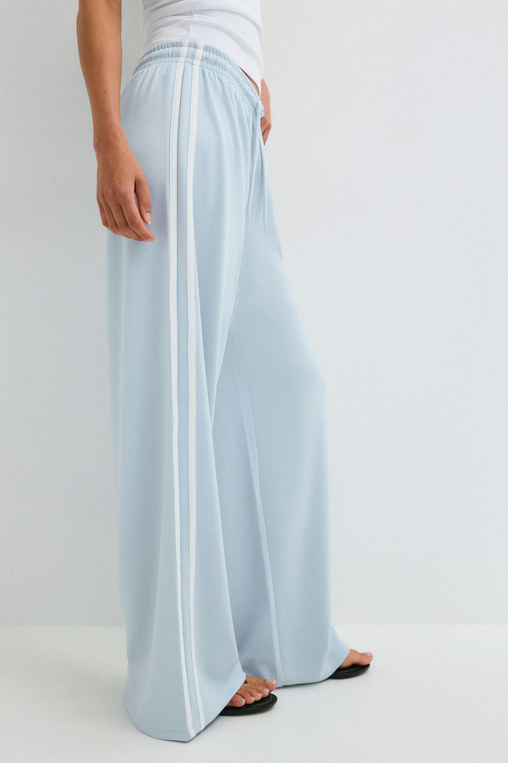 Sporty wide trousers