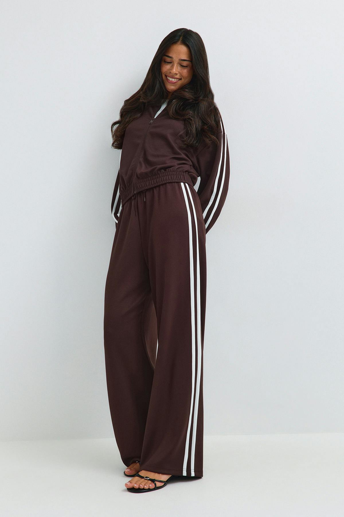 Sporty wide trousers