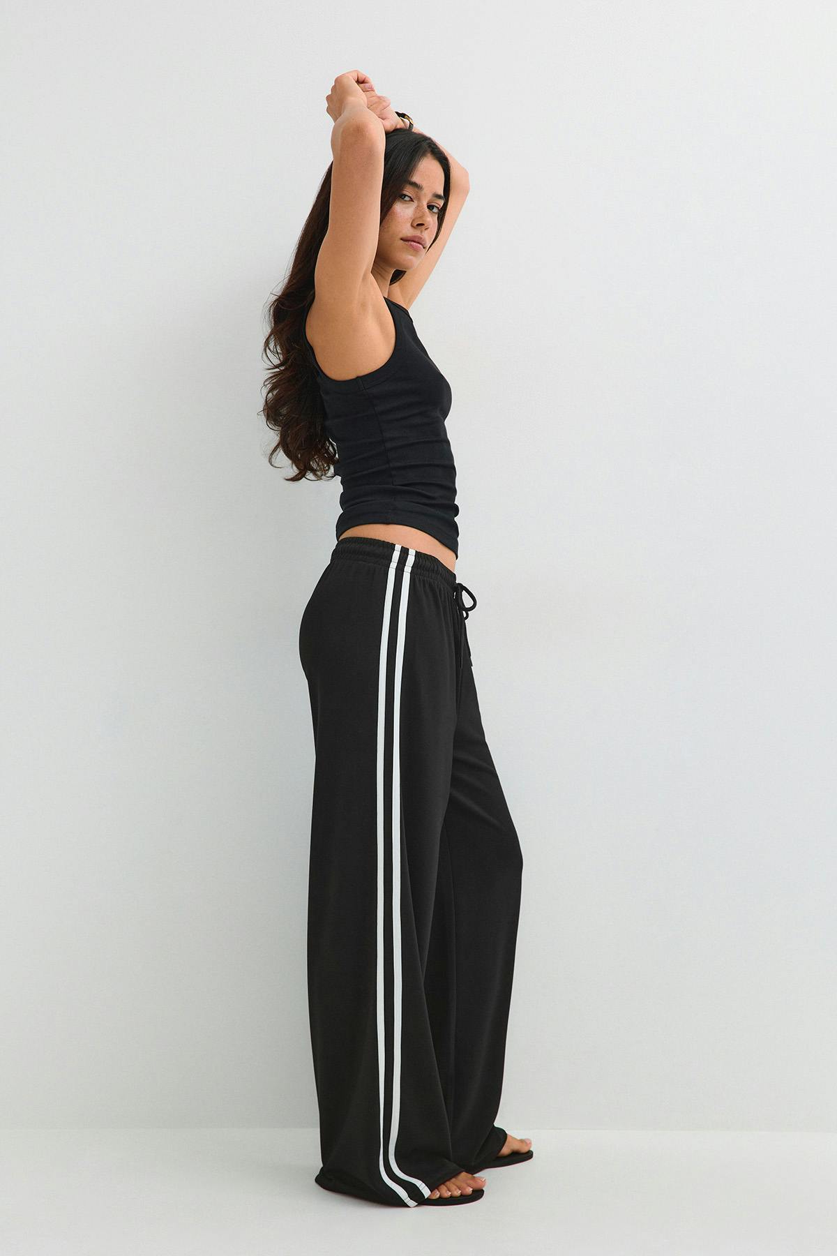 Sporty wide trousers