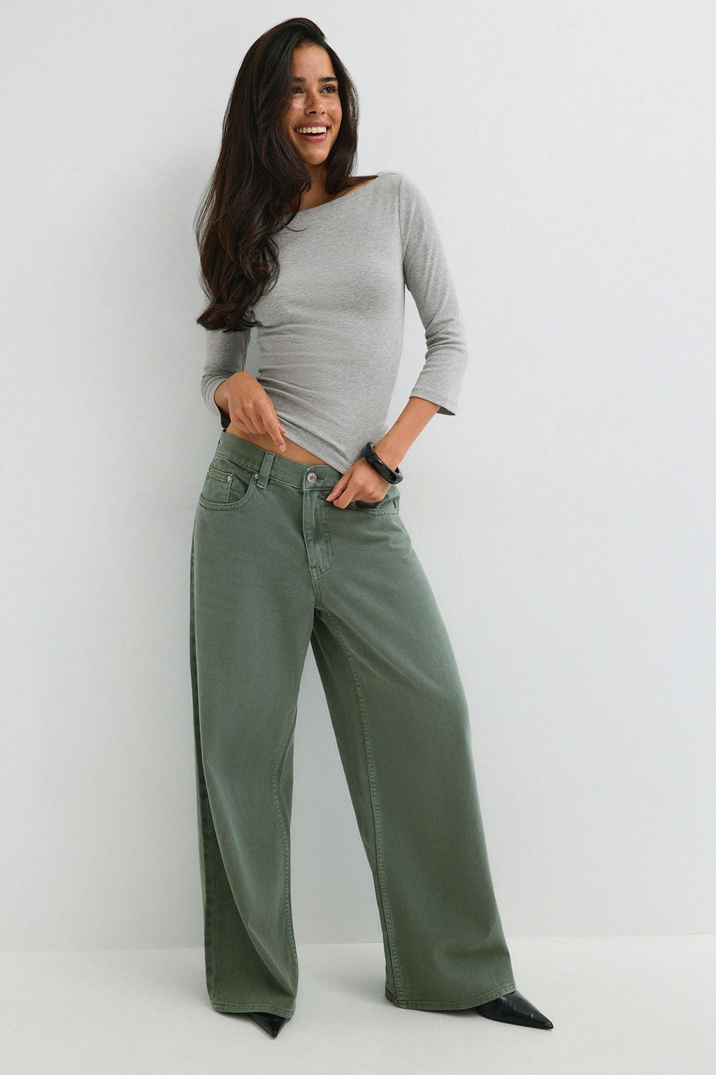 Quarter sleeve boatneck top