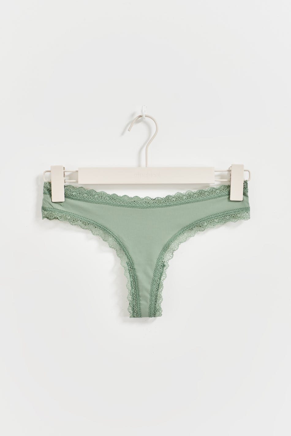 Rib string